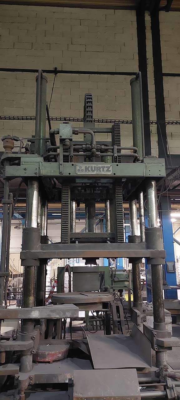 Máquina de fundición a baja presión Kurtz Al 10-7 TC ND1346, usada